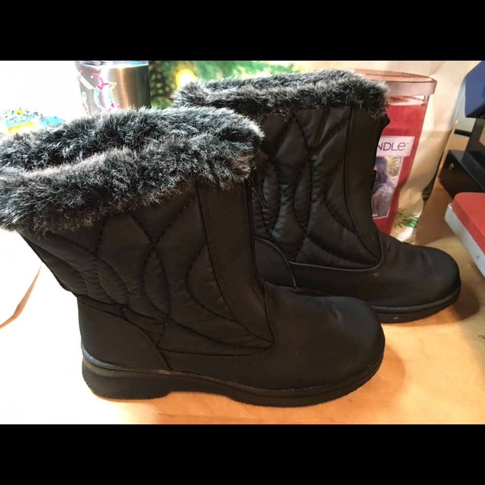 Snow boots